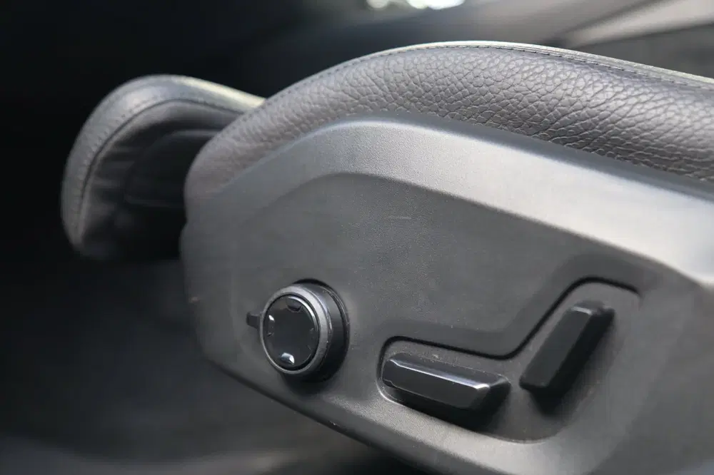 Volvo V60 2.0 T8 Plug-in hybrid AWD Plus uit 2022, foto 12