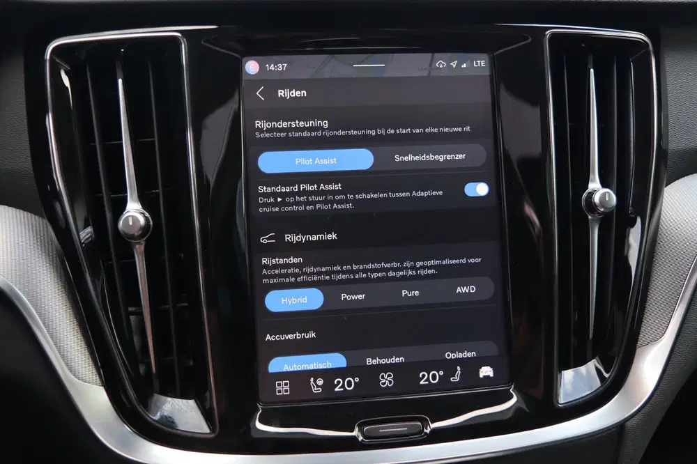 Volvo V60 2.0 T8 Plug-in hybrid AWD Plus uit 2022, foto 14