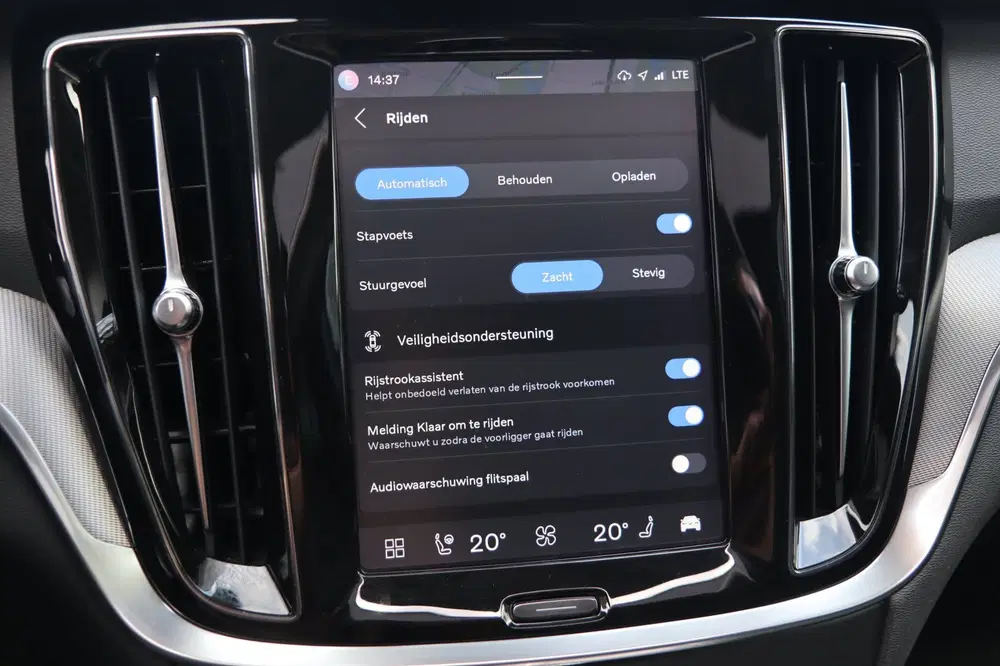 Volvo V60 2.0 T8 Plug-in hybrid AWD Plus uit 2022, foto 15