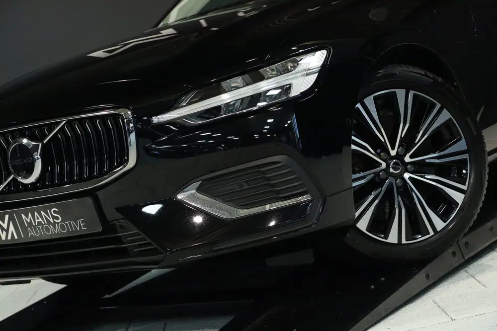 Volvo V60 2.0 T8 Plug-in hybrid AWD Plus uit 2022, foto 2
