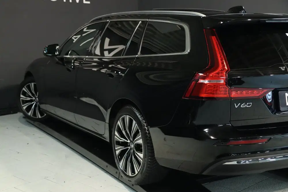 Volvo V60 2.0 T8 Plug-in hybrid AWD Plus uit 2022, foto 3