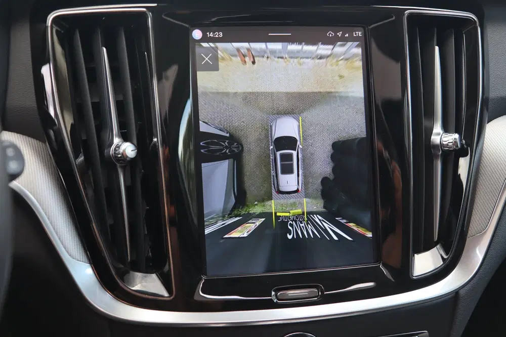 Volvo V60 2.0 T8 Plug-in hybrid AWD Plus uit 2022, foto 8