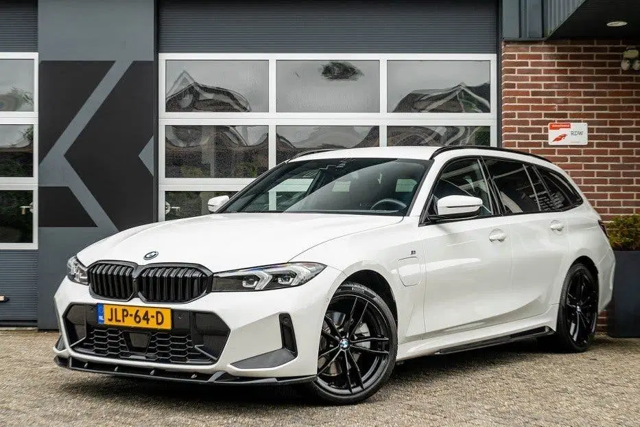 BMW 3-serie 330e xDrive M Sport LCI uit 2024