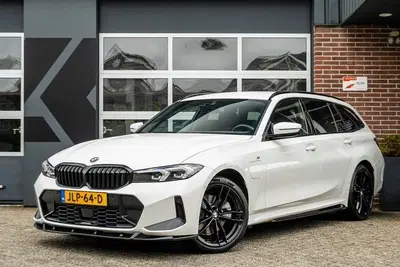 BMW 3-serie 330e xDrive M Sport LCI uit 2024