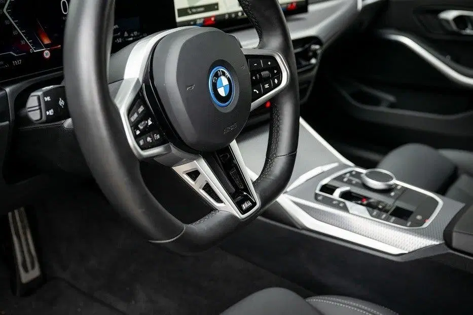 BMW 3-serie 330e xDrive M Sport LCI uit 2024, foto 6