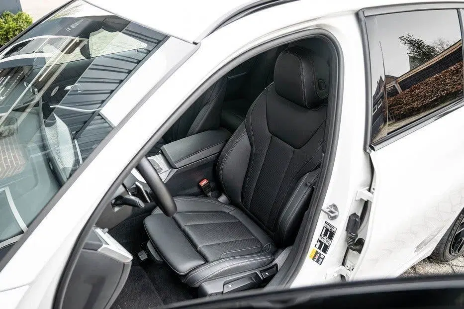 BMW 3-serie 330e xDrive M Sport LCI uit 2024, foto 7