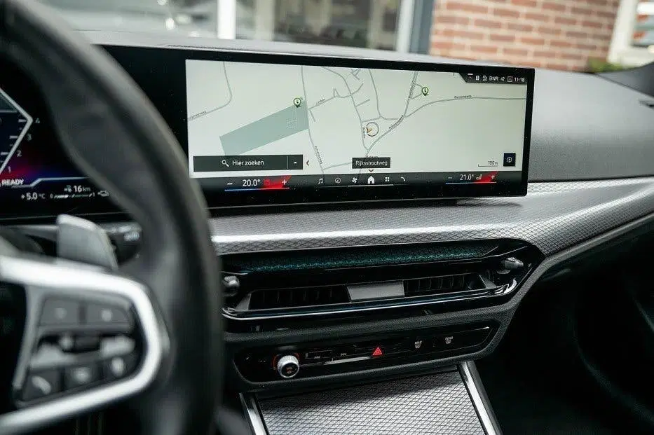 BMW 3-serie 330e xDrive M Sport LCI uit 2024, foto 9