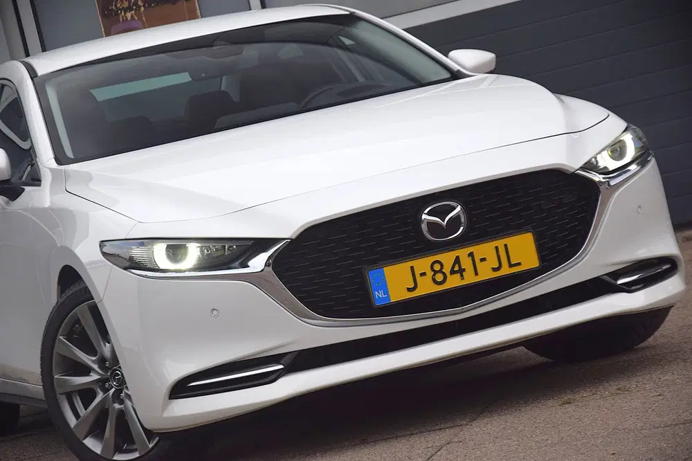 Mazda 3 2.0 e-SkyActiv-X M Hybrid 180 Luxury 360 C uit 2020, foto 3