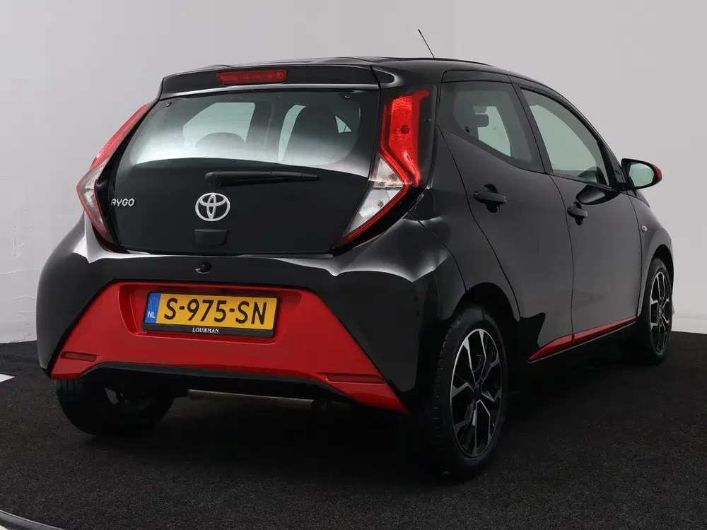 Toyota Aygo 1.0 VVT-i x-play uit 2022, foto 2