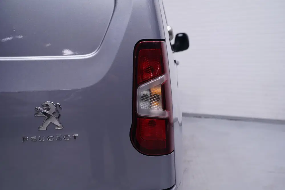 Peugeot Partner 1.5 BlueHDI 130 pk L2H1 Navi uit 2020, foto 11