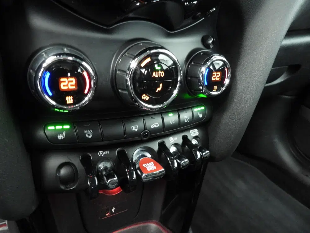 Mini Cooper Cooper JCW Pakket uit 2021, foto 14