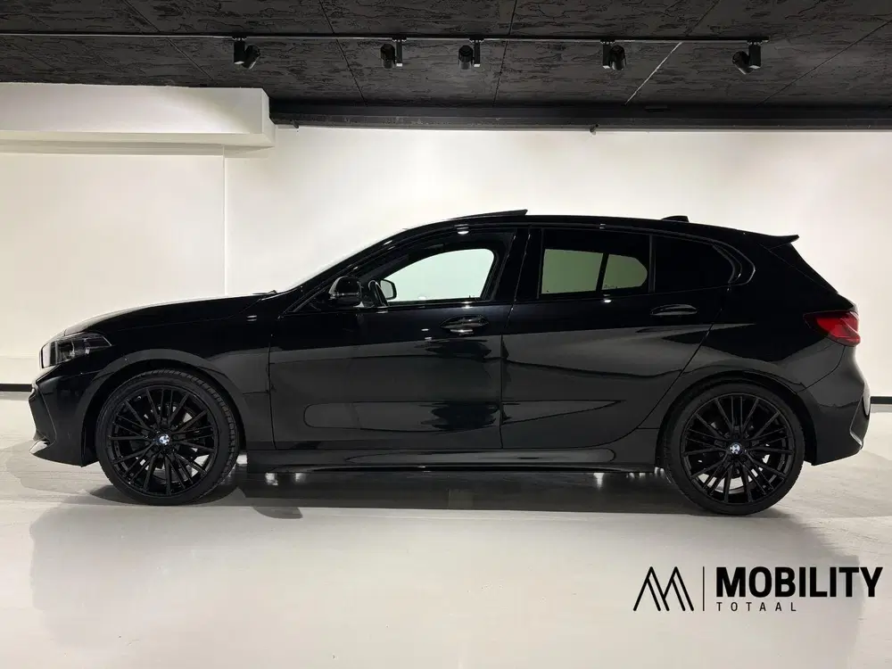 BMW 1-serie 118i M Sport uit 2024, foto 2
