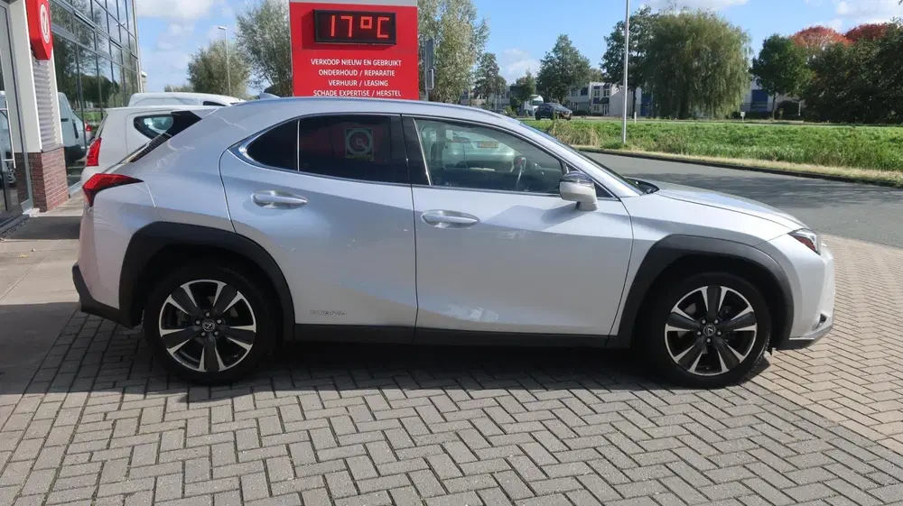 Lexus UX 250h Business Line uit 2019, foto 2