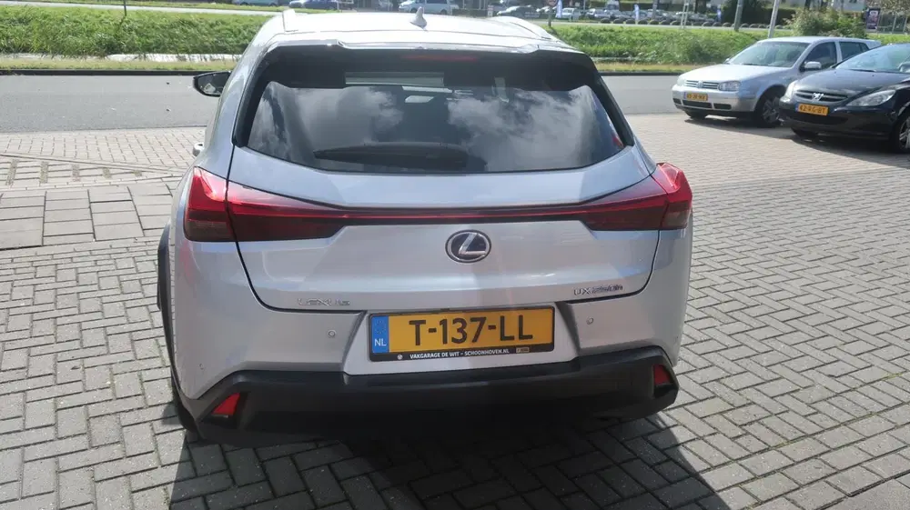 Lexus UX 250h Business Line uit 2019, foto 3