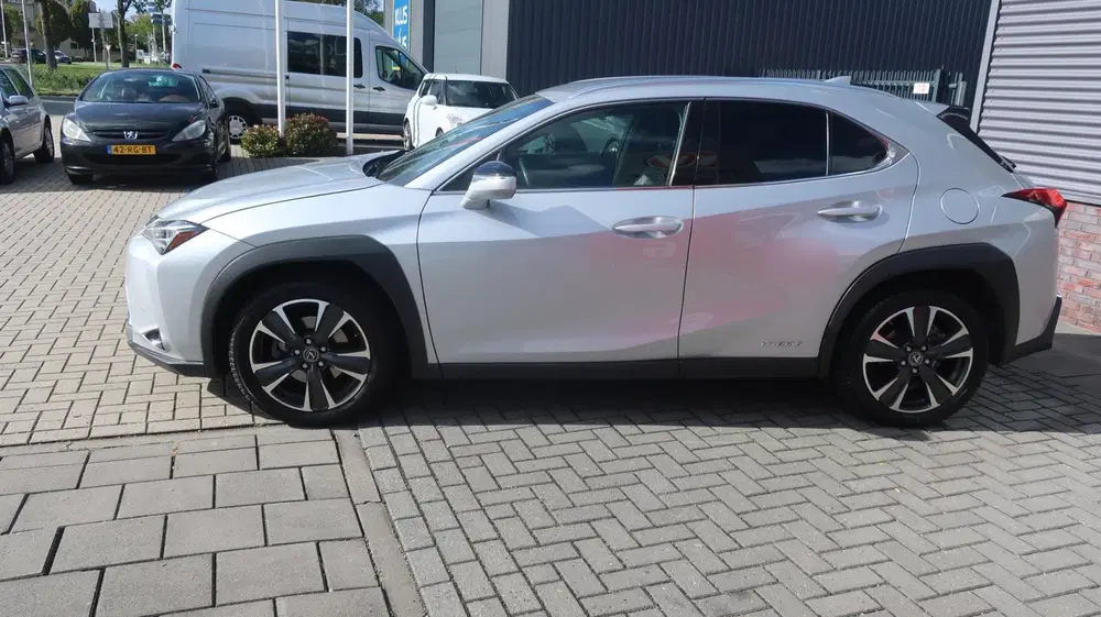 Lexus UX 250h Business Line uit 2019, foto 7