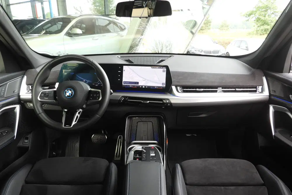 BMW iX1 xDrive30 M Sport uit 2025, foto 3
