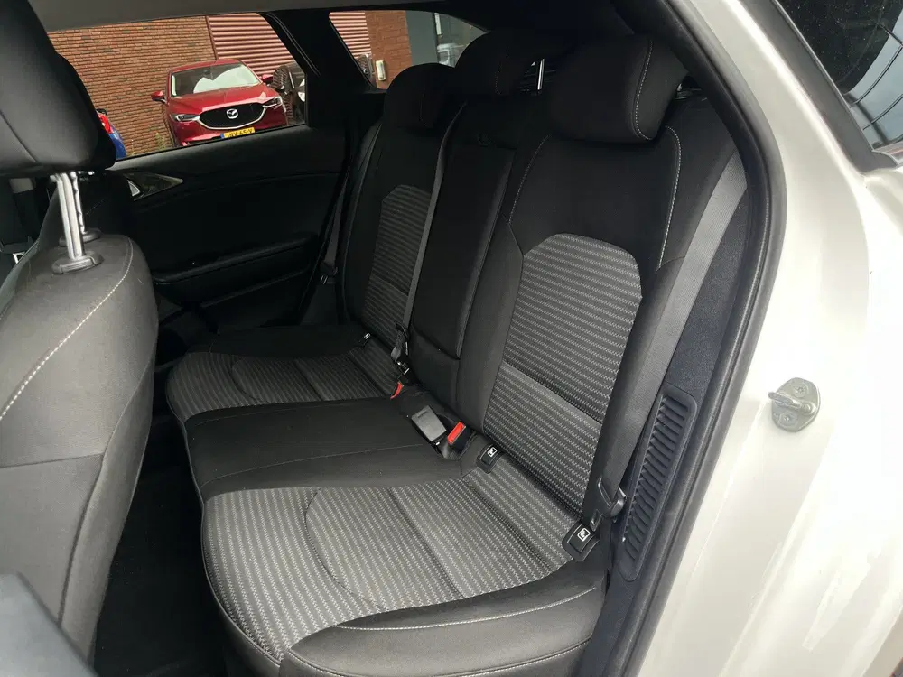 Kia Ceed 1.6 GDI PHEV DynamicLine uit 2023, foto 13