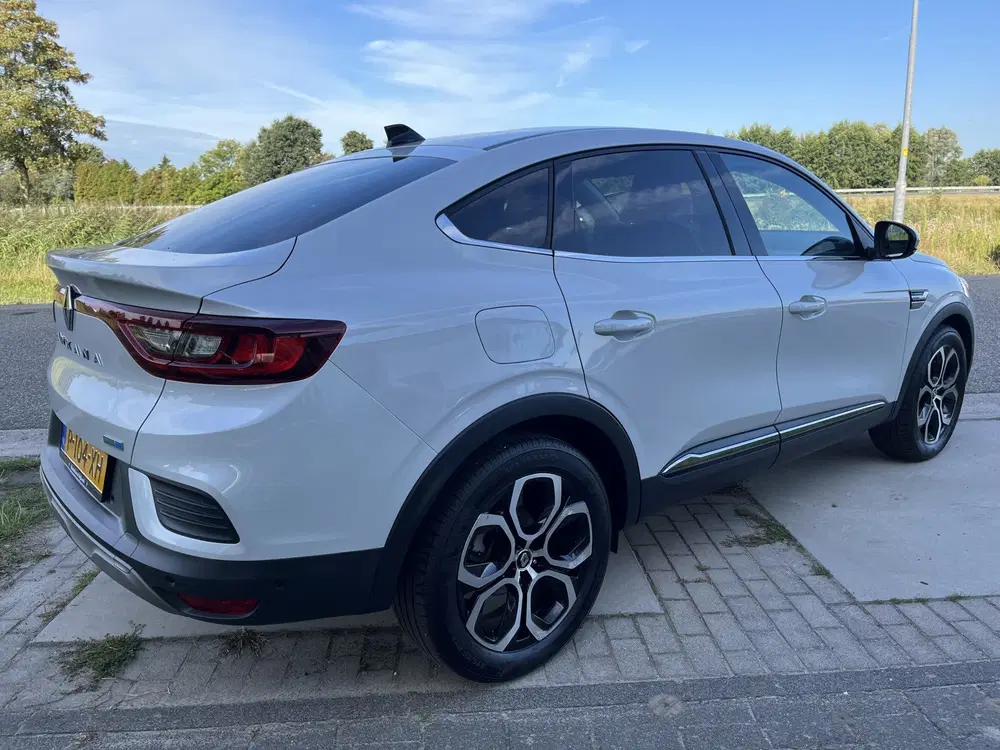 Renault Arkana 1.6 E-Tech Hybrid 145 PK Intens uit 2022, foto 2