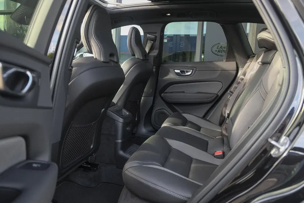 Volvo XC60 2.0 T6 350pk Plus Black Edition Panoramada uit 2026, foto 11