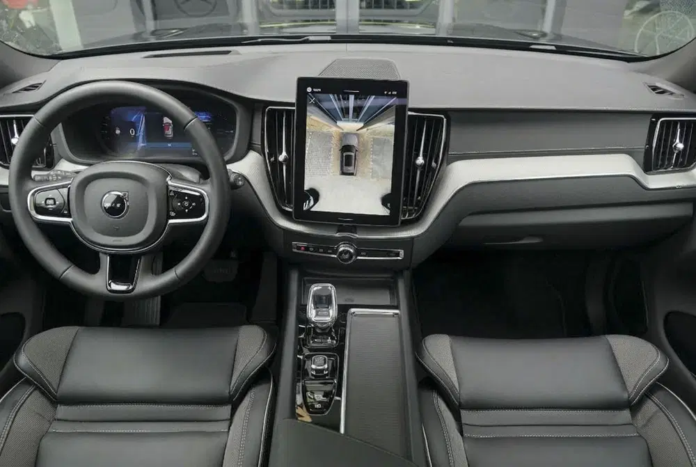 Volvo XC60 2.0 T6 350pk Plus Black Edition Panoramada uit 2026, foto 3