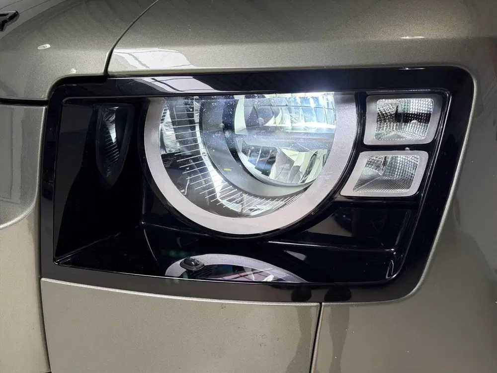 Land Rover Defender P400e 404pk PHEV AWD XS Edition uit 2023, foto 12