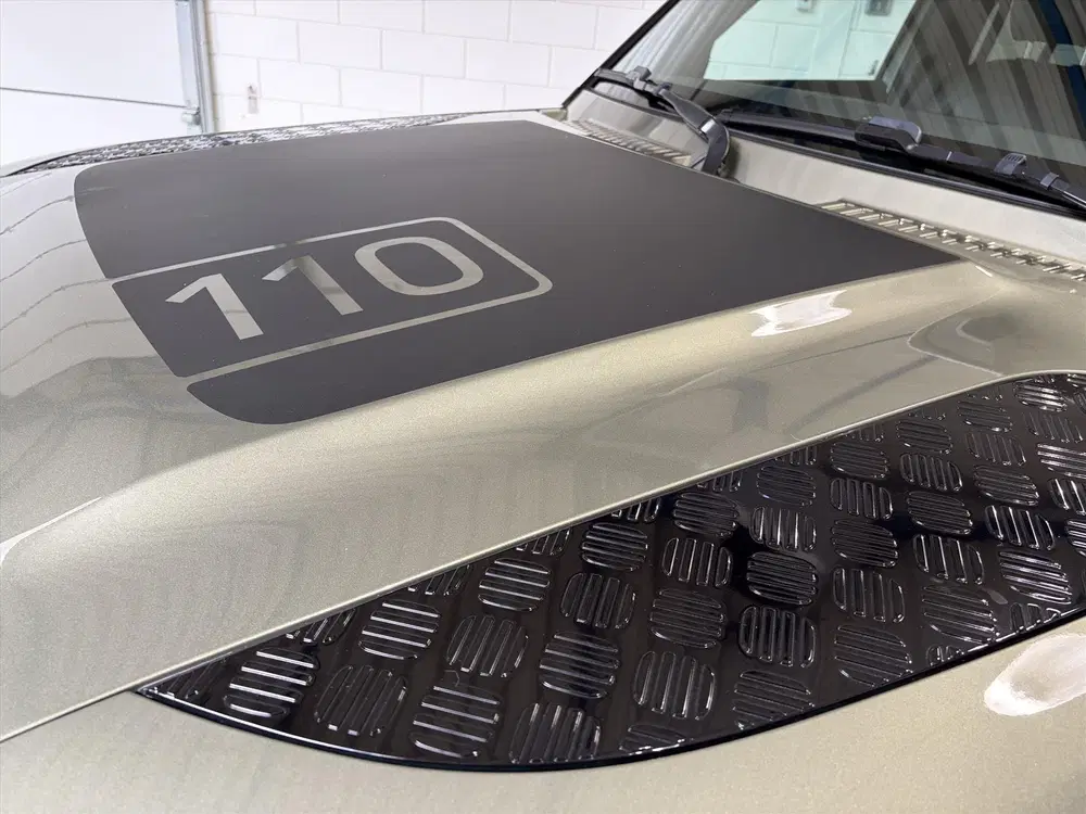 Land Rover Defender P400e 404pk PHEV AWD XS Edition uit 2023, foto 13