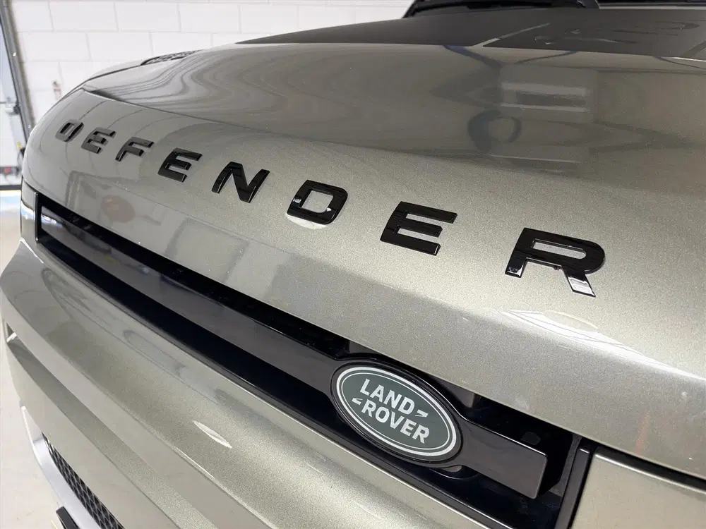 Land Rover Defender P400e 404pk PHEV AWD XS Edition uit 2023, foto 14