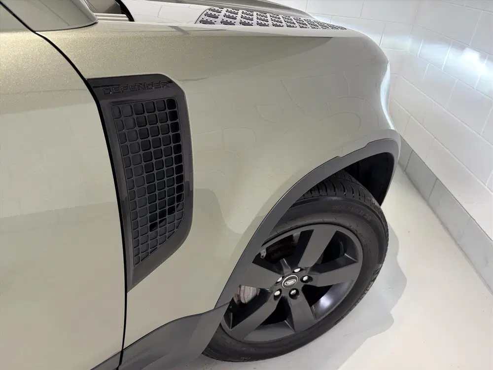Land Rover Defender P400e 404pk PHEV AWD XS Edition uit 2023, foto 15