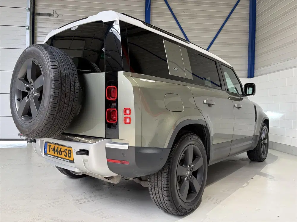 Land Rover Defender P400e 404pk PHEV AWD XS Edition uit 2023, foto 2