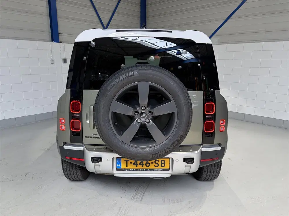 Land Rover Defender P400e 404pk PHEV AWD XS Edition uit 2023, foto 8