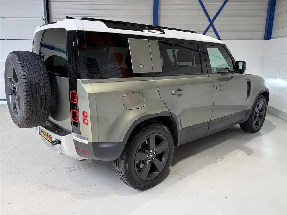Land Rover Defender P400e 404pk PHEV AWD XS Edition uit 2023, foto 9