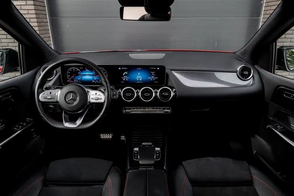 Mercedes-Benz B-Klasse 180 Bus. Sol. AMG uit 2019, foto 2