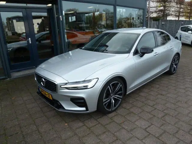Volvo S60 T5 250pk Geartronic R-DESIGN uit 2020, foto 4