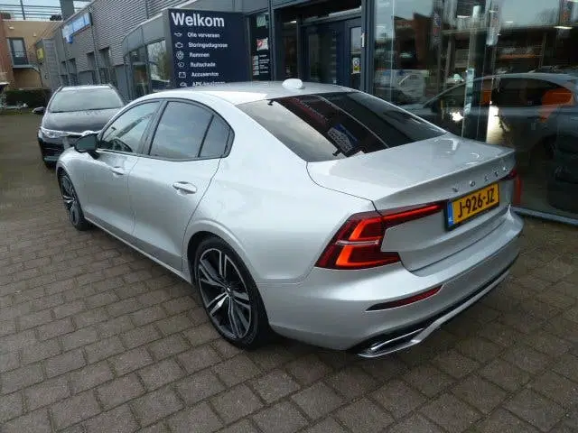 Volvo S60 T5 250pk Geartronic R-DESIGN uit 2020, foto 7