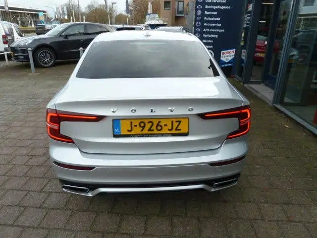 Volvo S60 T5 250pk Geartronic R-DESIGN uit 2020, foto 8