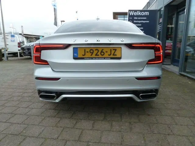Volvo S60 T5 250pk Geartronic R-DESIGN uit 2020, foto 9