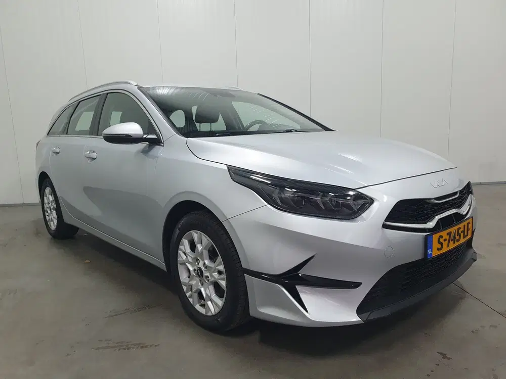 Kia Ceed 1.0 T-GDi DynamicLine NAVI uit 2023, foto 14
