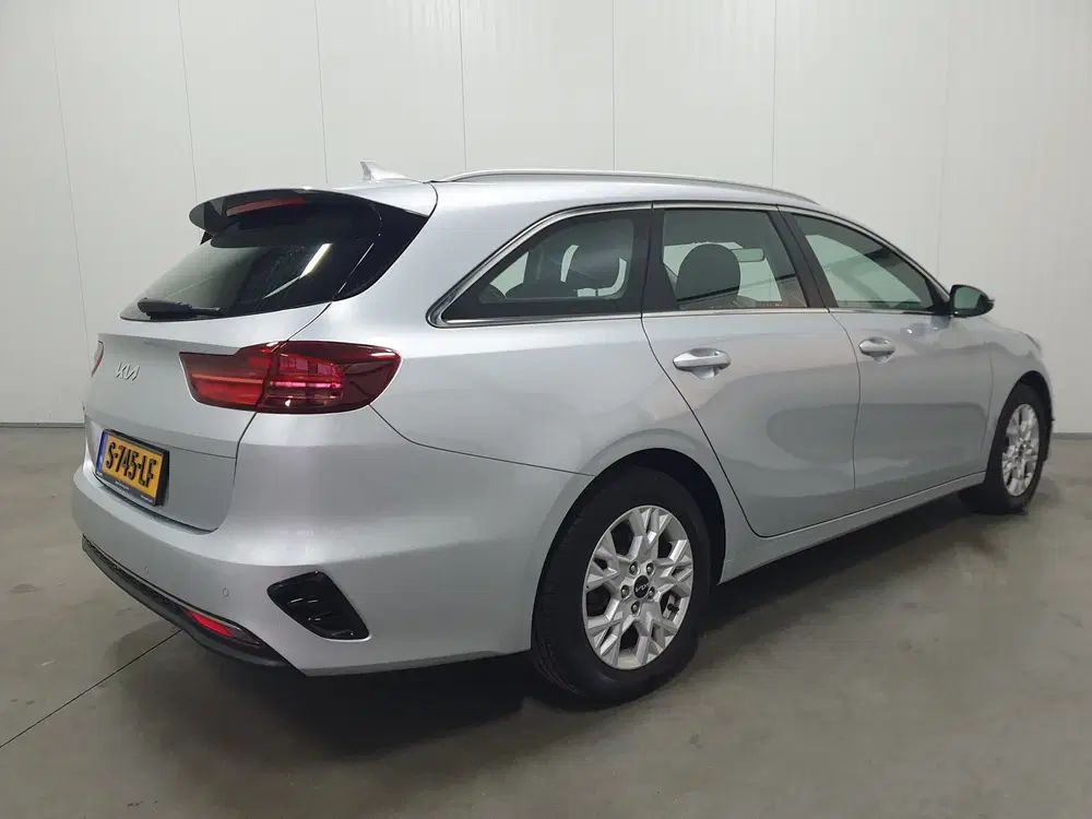 Kia Ceed 1.0 T-GDi DynamicLine NAVI uit 2023, foto 2