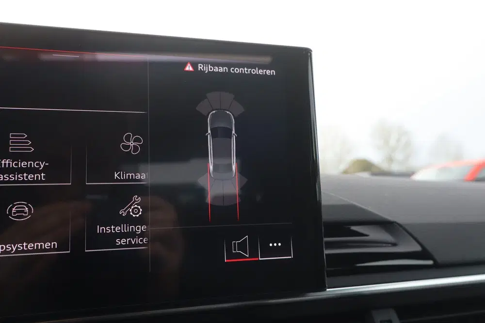 Audi A4 35 TFSI S edition Competition uit 2024, foto 12