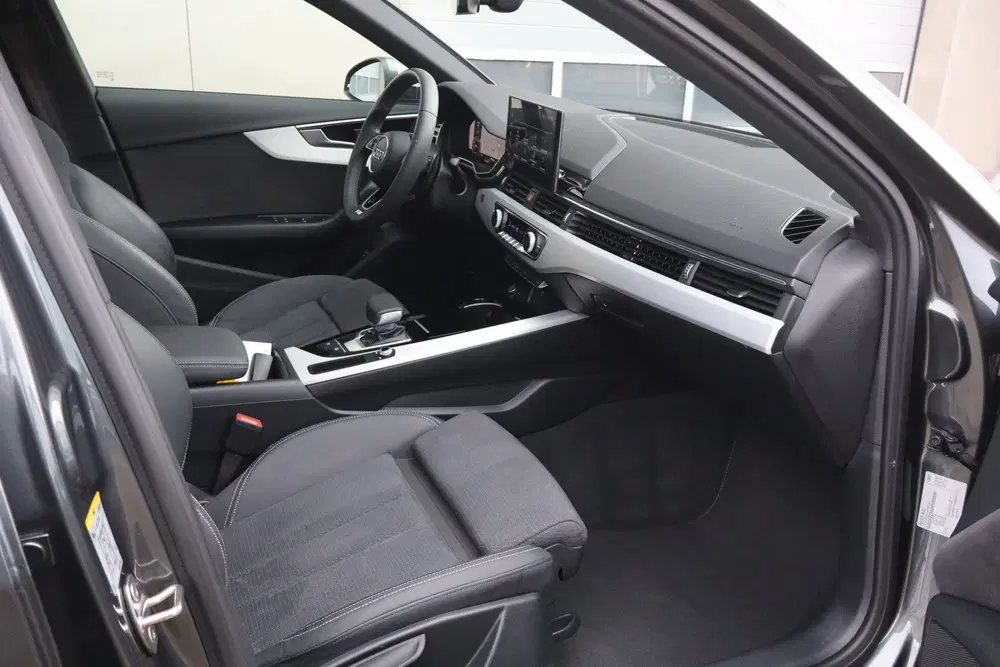 Audi A4 35 TFSI S edition Competition uit 2024, foto 7