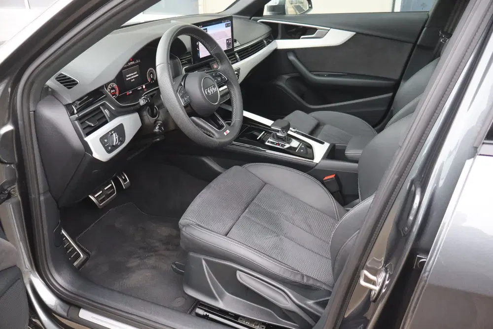 Audi A4 35 TFSI S edition Competition uit 2024, foto 8