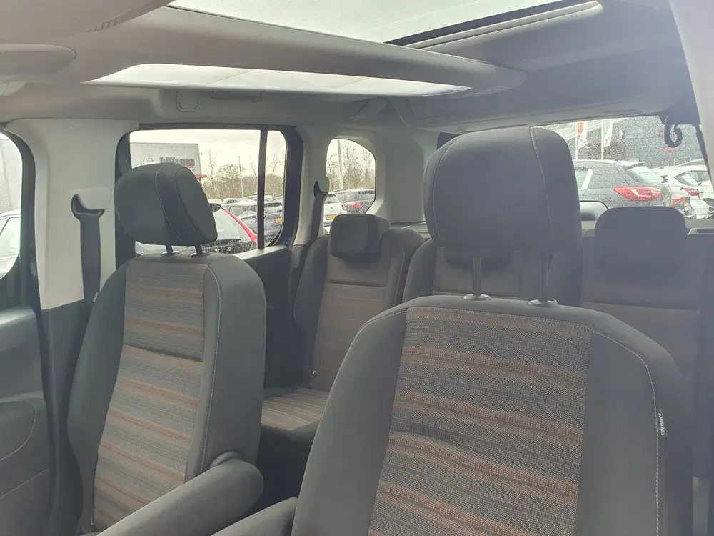 Opel Combo 1.2 Turbo L1H1 Edition PANO uit 2019, foto 4