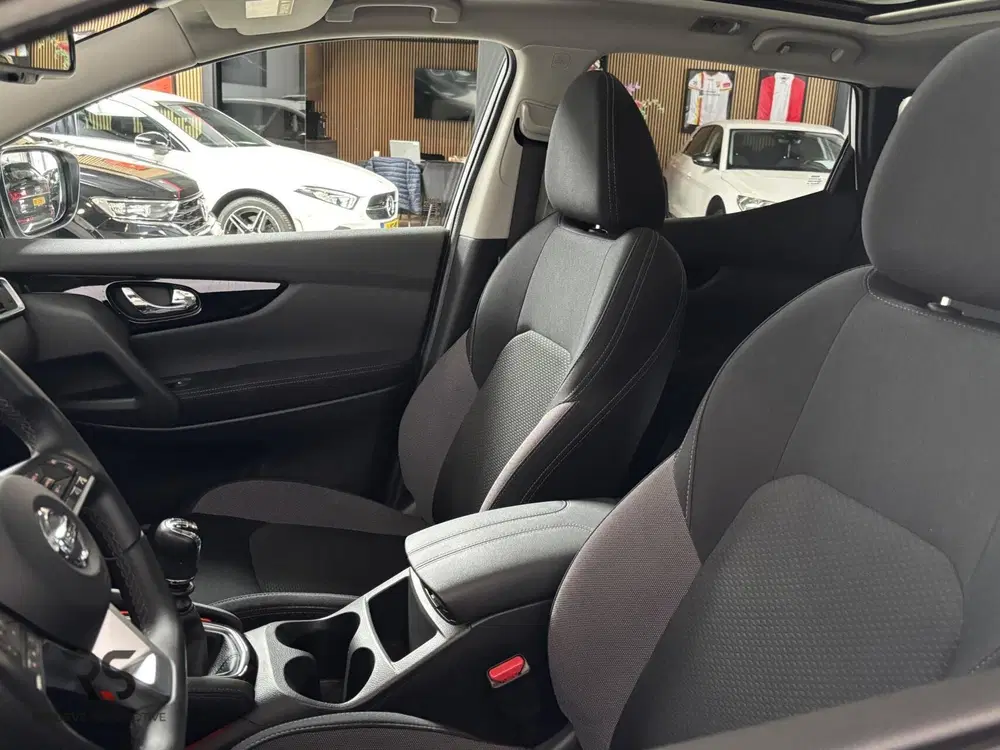 Nissan Qashqai 1.3 DIG-T 140 pk Design Edition uit 2021, foto 6