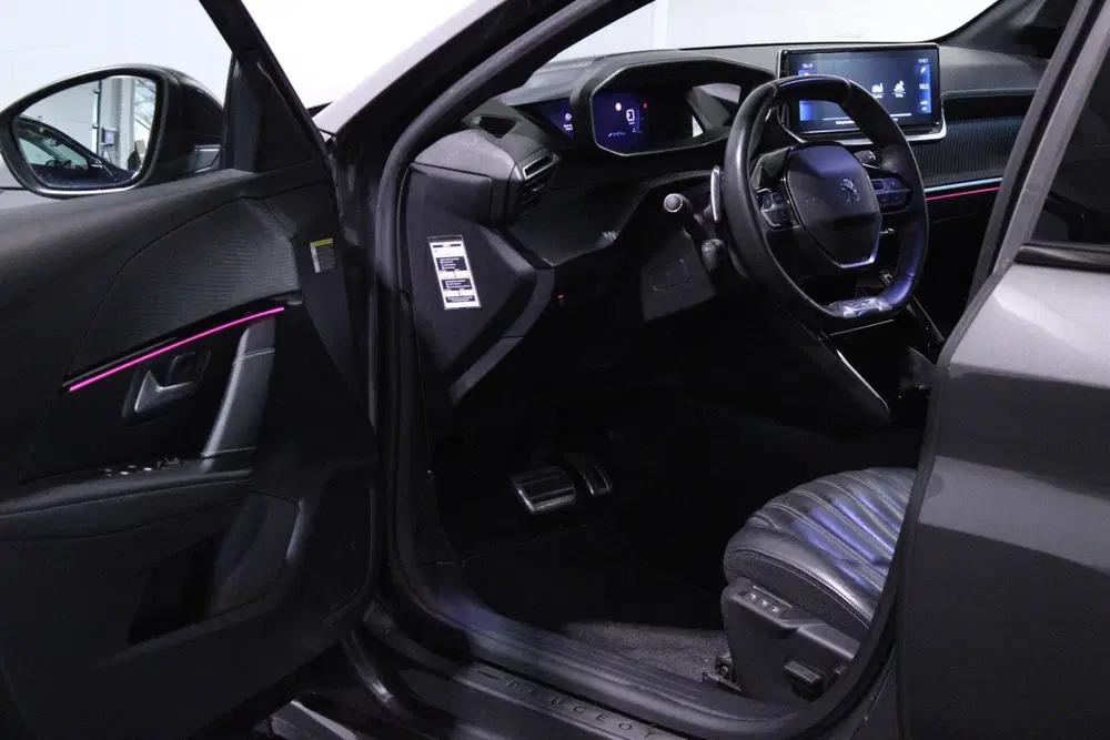 Peugeot 208 1.2 PureTech GT uit 2021, foto 10