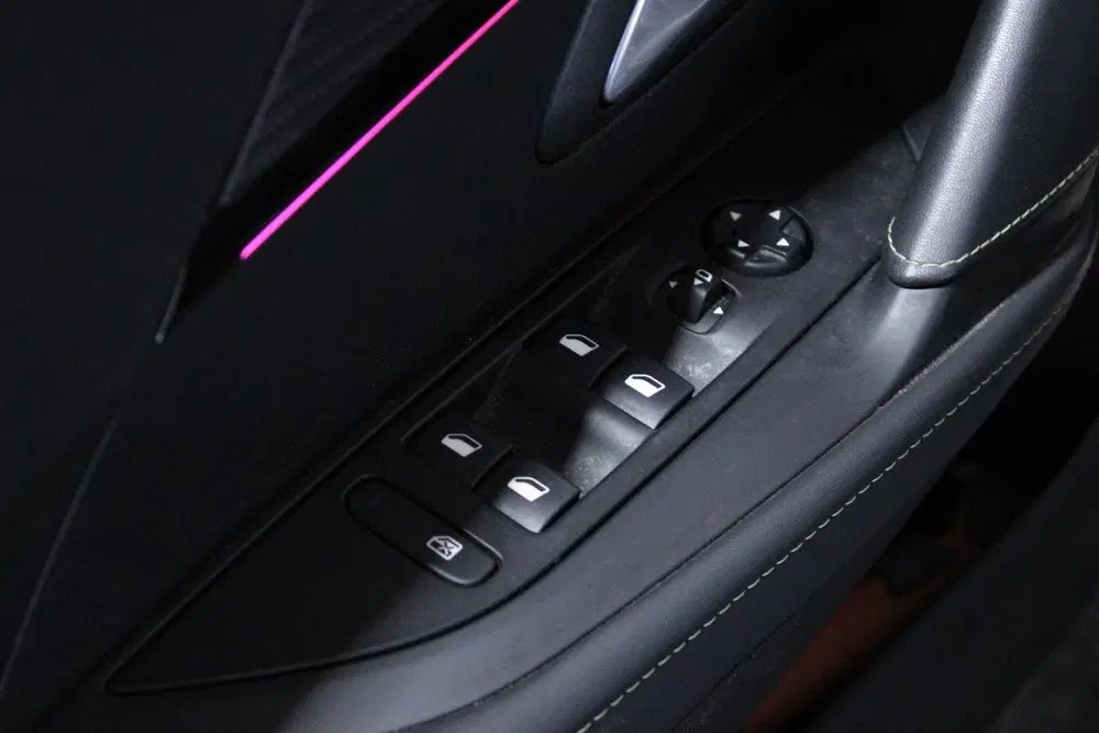 Peugeot 208 1.2 PureTech GT uit 2021, foto 14