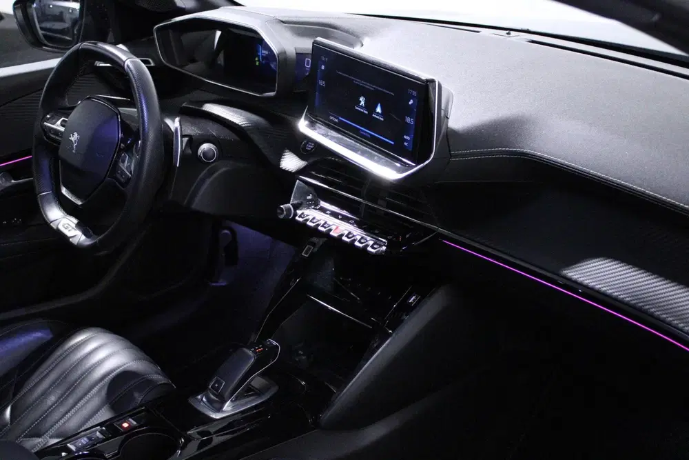 Peugeot 208 1.2 PureTech GT uit 2021, foto 2