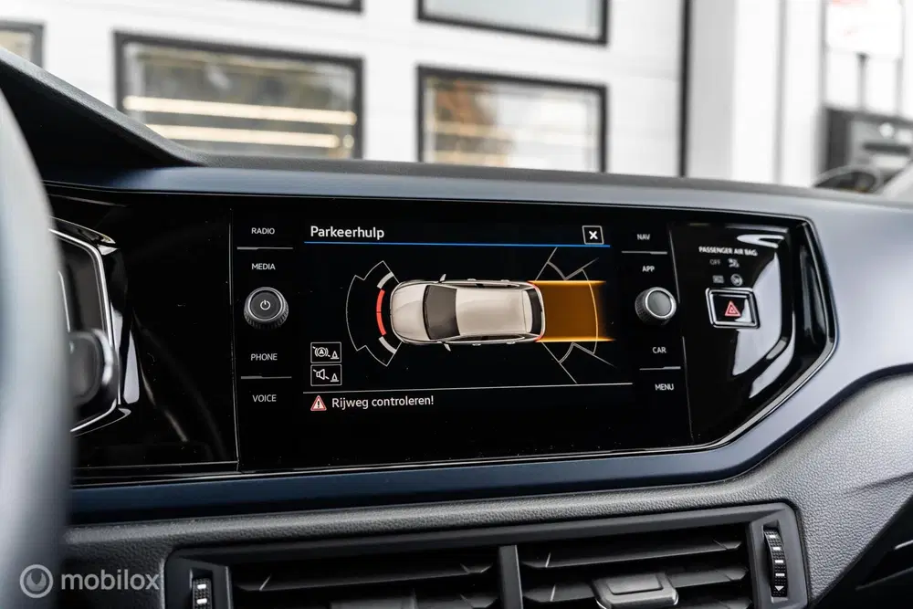 Volkswagen Polo 1.0 TSI DSG R-LINE VIRTUAL ACC NAVI LED CA uit 2020, foto 14