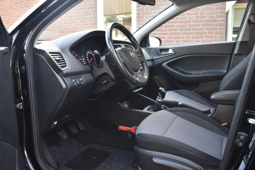 Hyundai i20 1.0 T-GDI Comfort CAMERA CRUISE PDC CLIMA uit 2020, foto 9