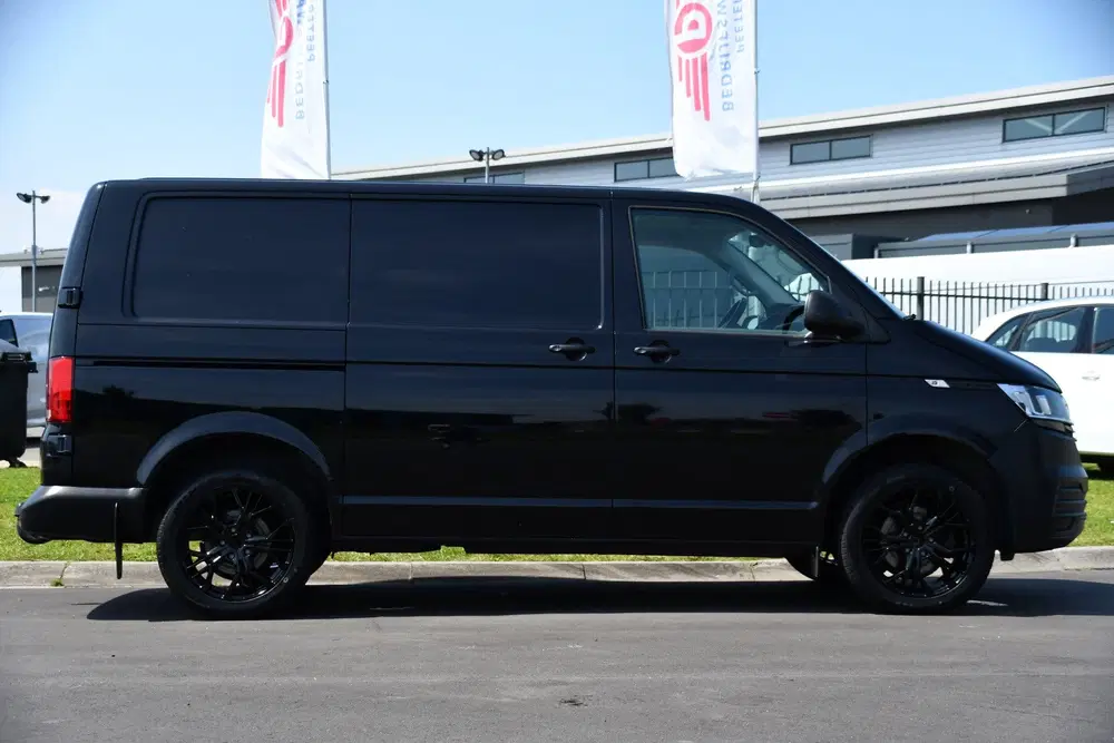 Volkswagen Transporter 2.0 TDI L1H1 30 Black Edition Cruise uit 2023, foto 10