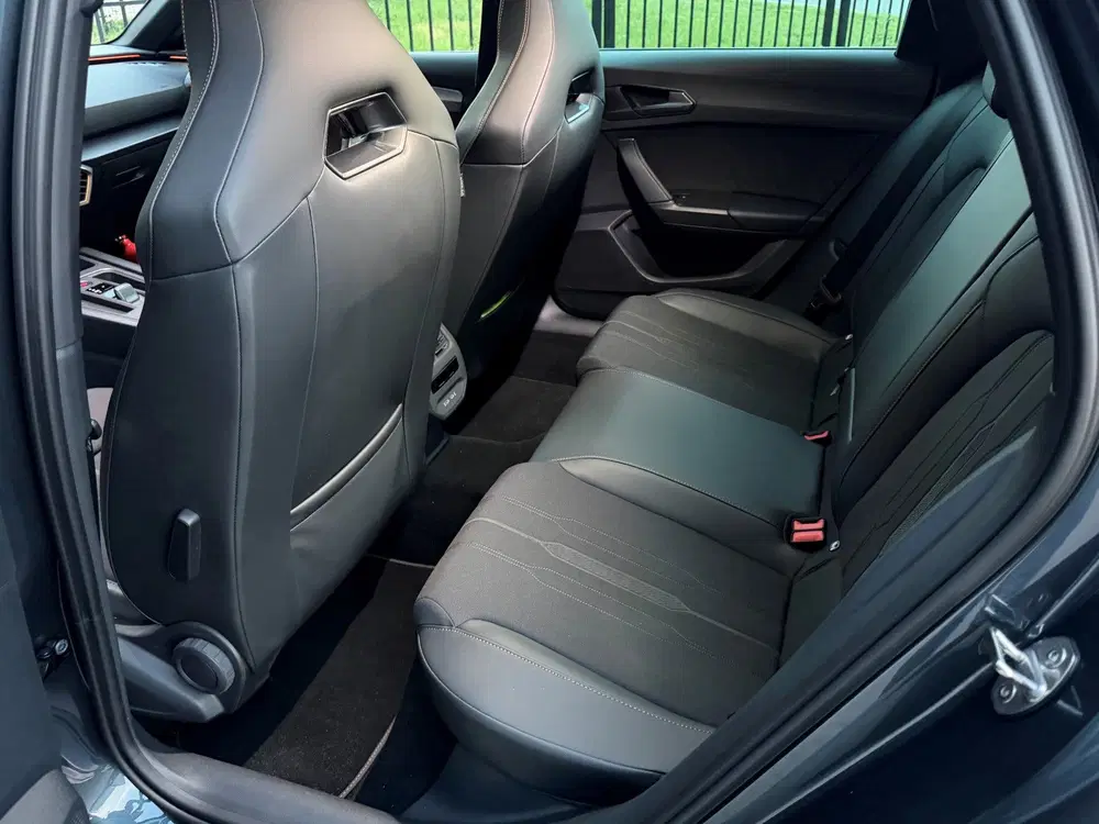 Cupra Leon 1.4 e-Hybrid Business uit 2023, foto 4